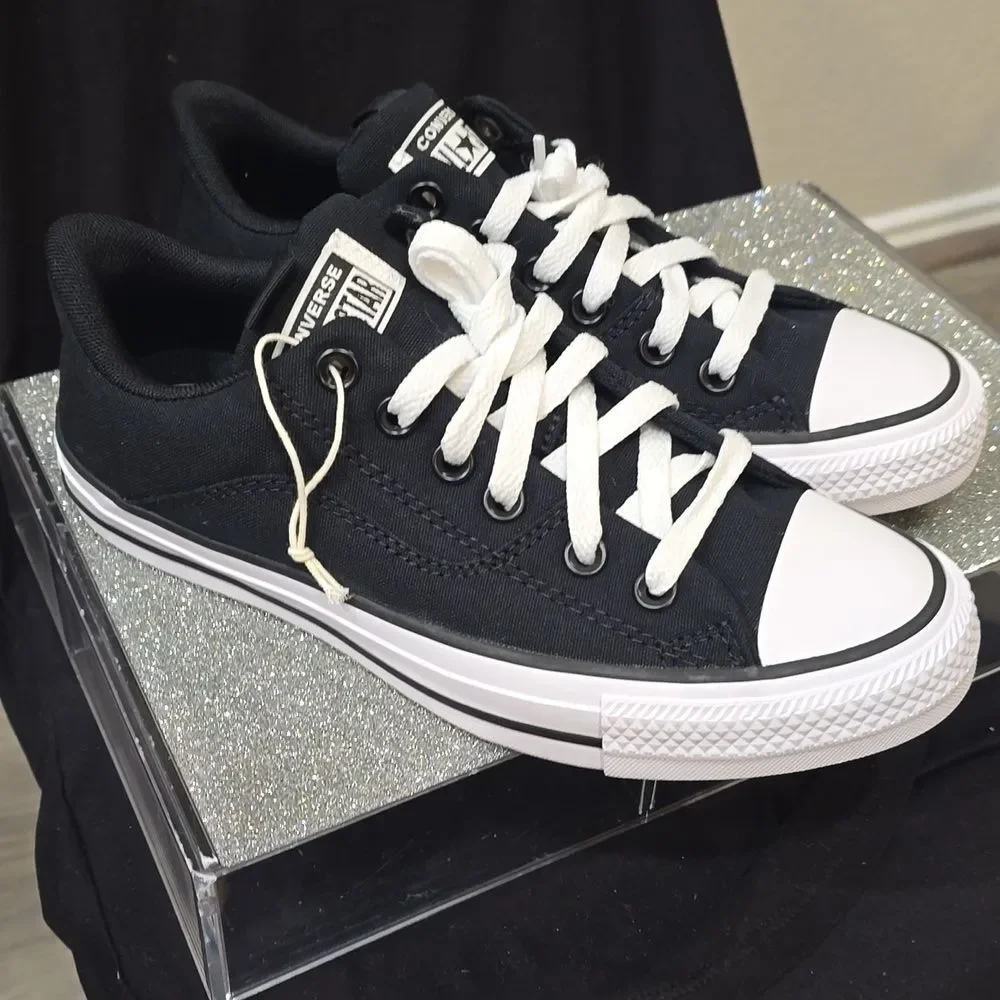 Converse Chuck Taylor All Star Madison Low Top Sneakers- Black